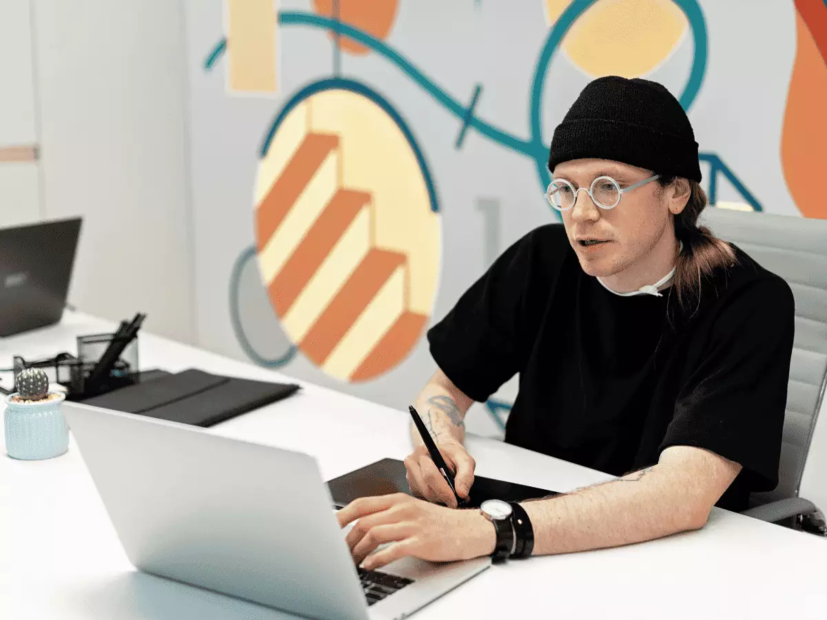 Flexible CTO Support Fractional CTO working with a business team