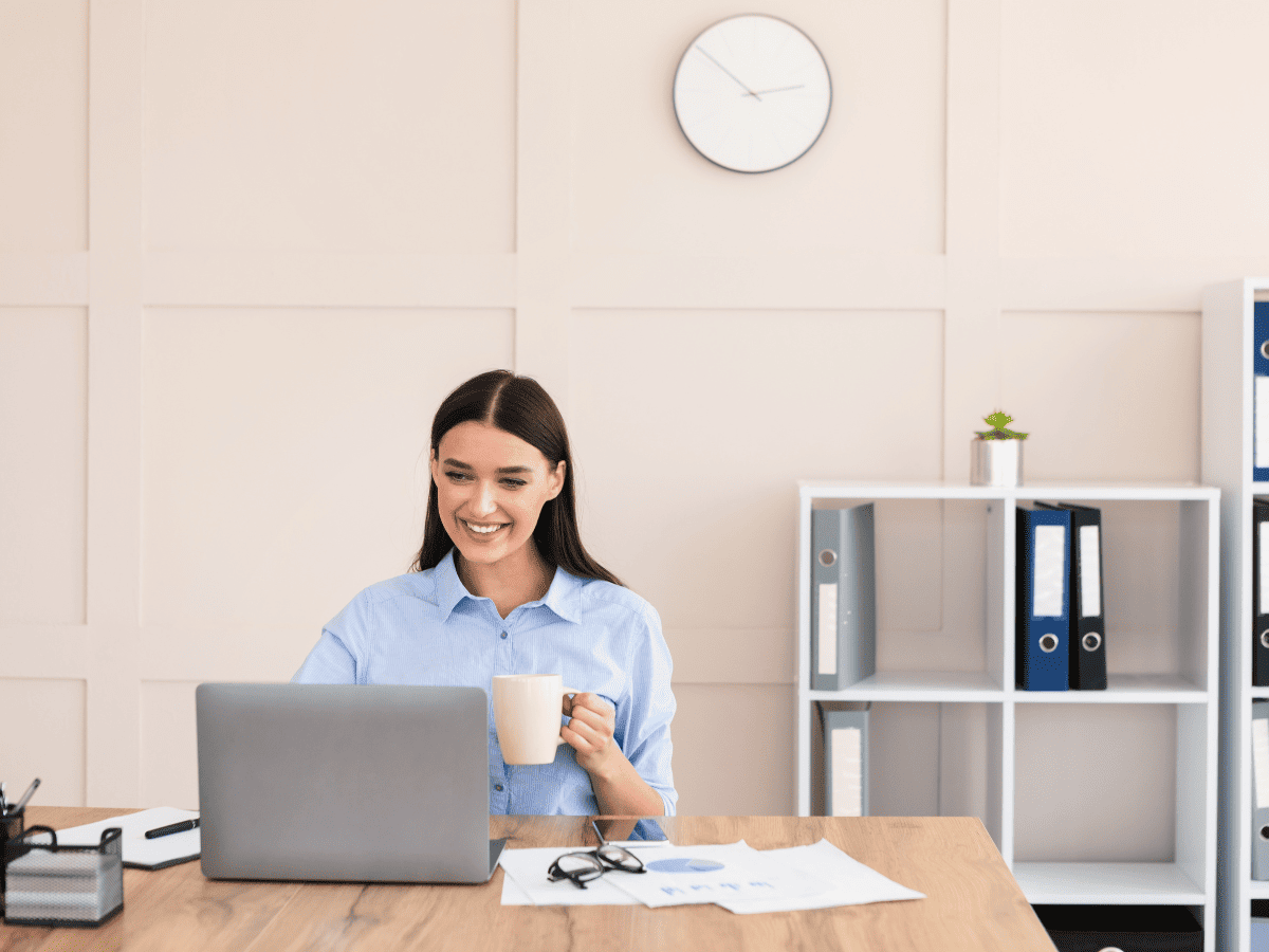Consultant advising business leaders on technology